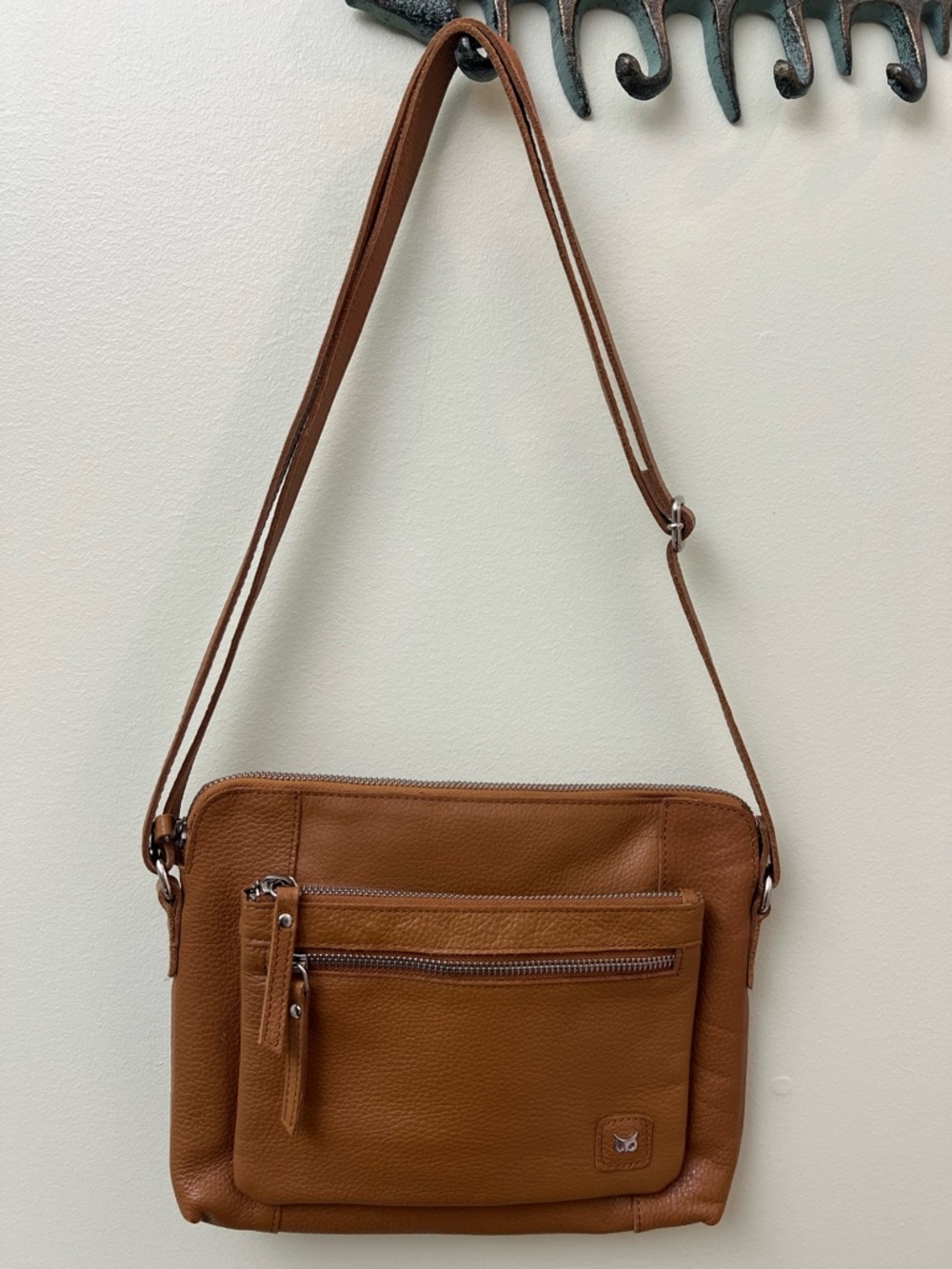 Wise Owl Women's Tan Leather Crossbody Bag with Front Zip Pocket